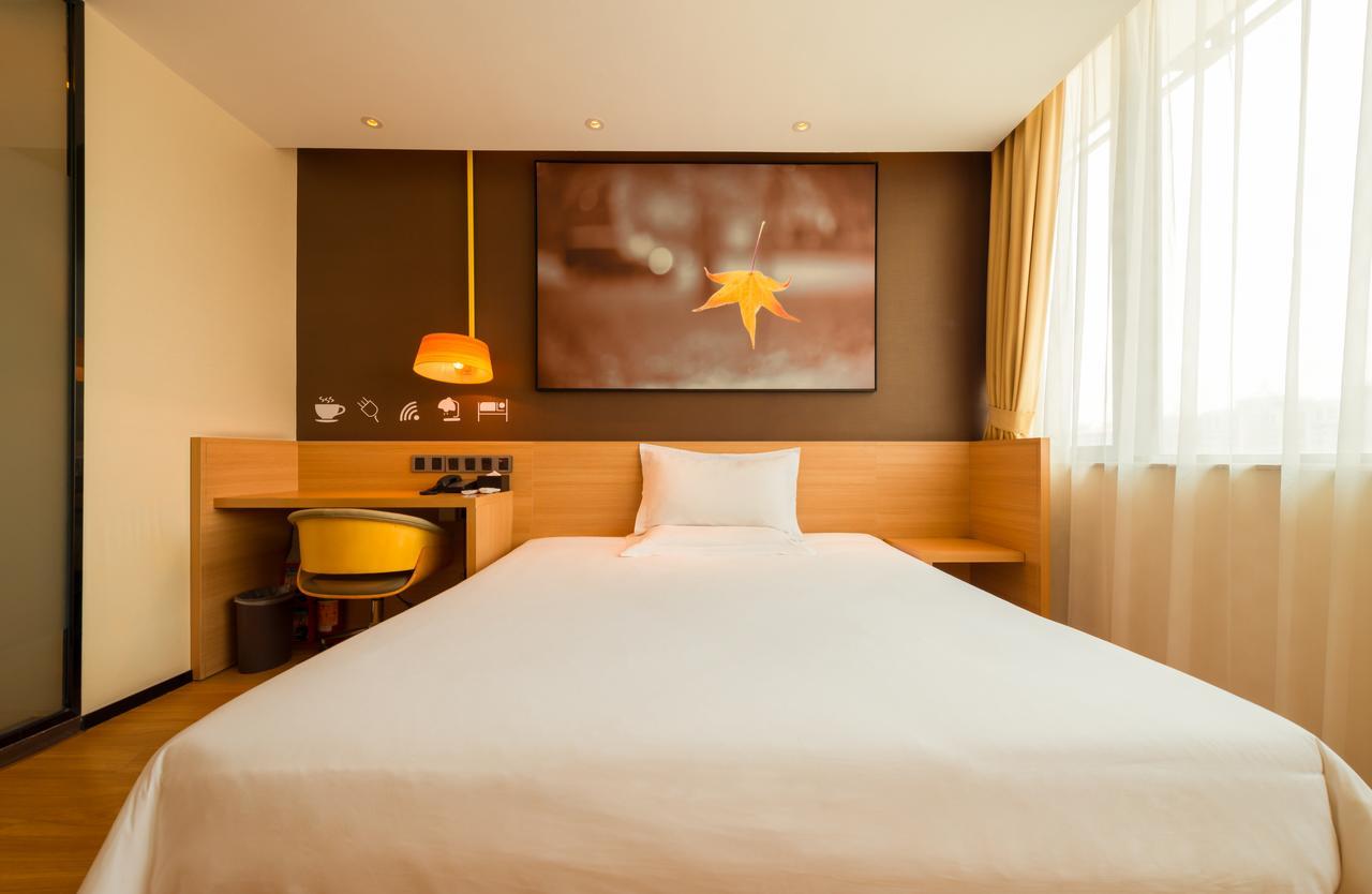 Iu Hotel Urumqi Shinianzi Bus Station Экстерьер фото