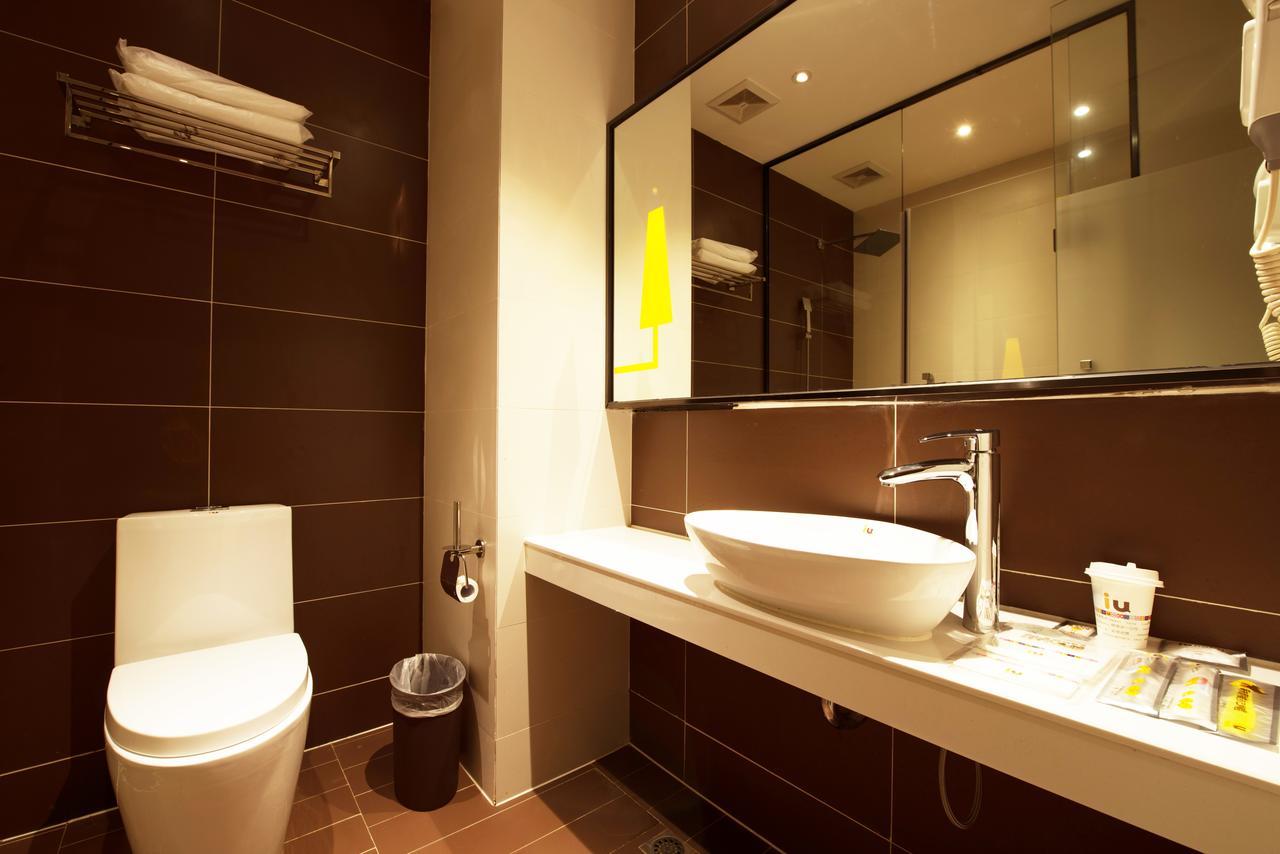 Iu Hotel Urumqi Shinianzi Bus Station Экстерьер фото